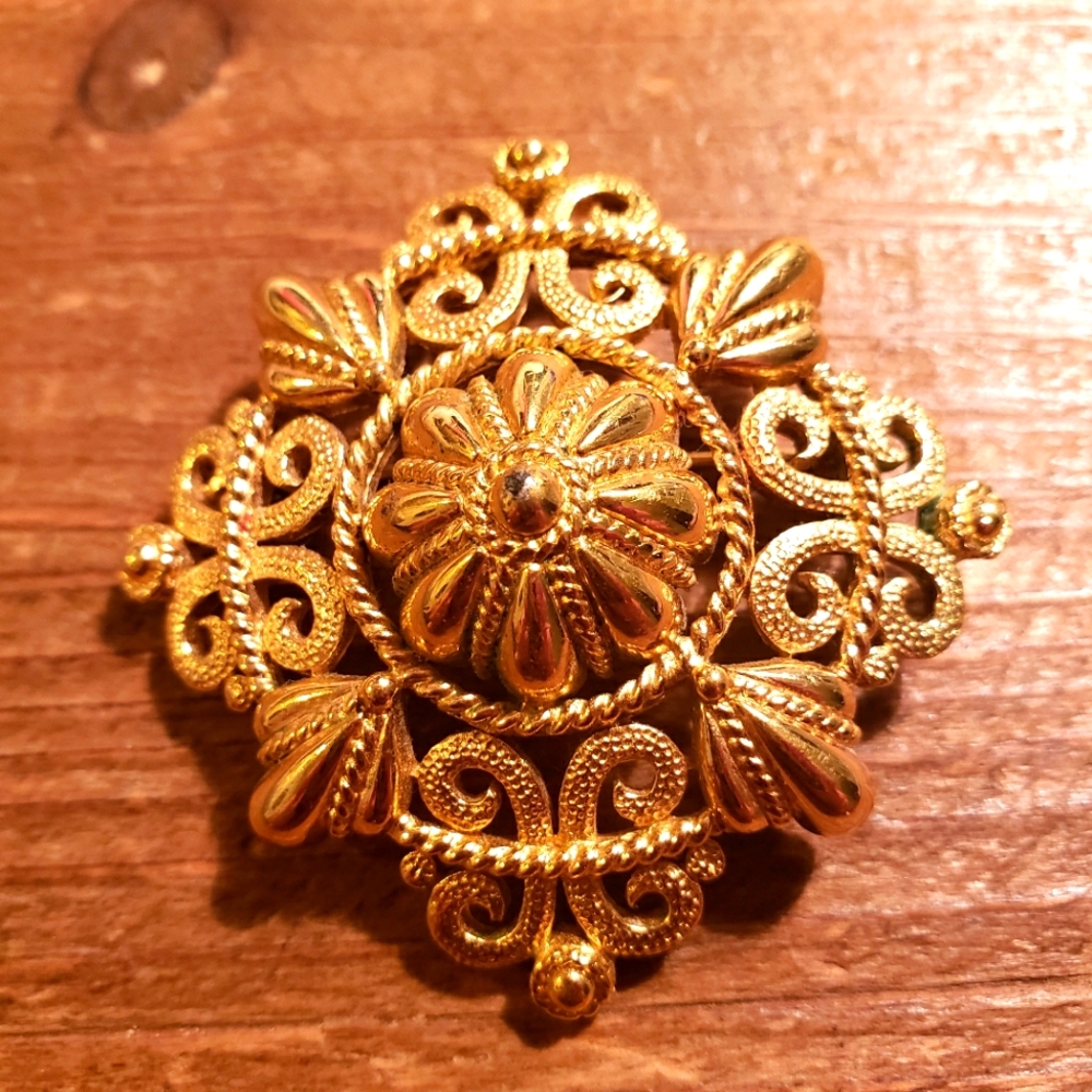 Vintage Gold Trifari Domed Filigree Brooch